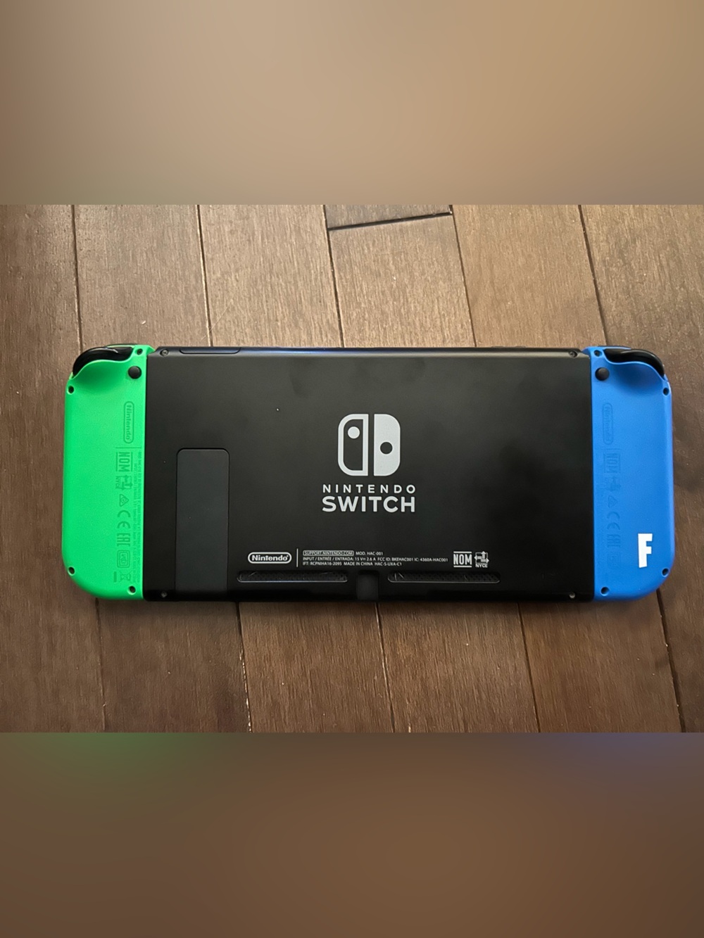 Nintendo switch Console (no charger) WORKING! Factory reset! - Picture 3 of 3